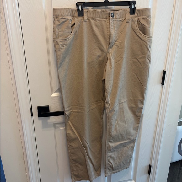 Under Armour Other - Under Armour Men's Khaki Pants